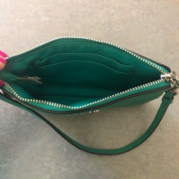 Coach wristlet - Picture 3 of 5